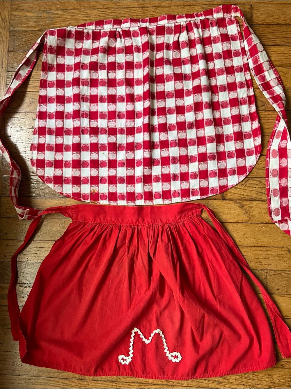 Red Two-Piece Kitchen Apron Set - Classic Check & Solid Red